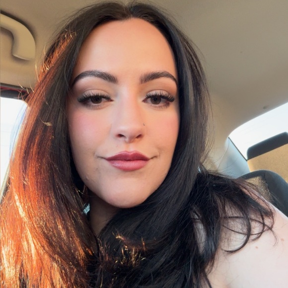 Meet your Posher, Hannah - Picture 2 of 2